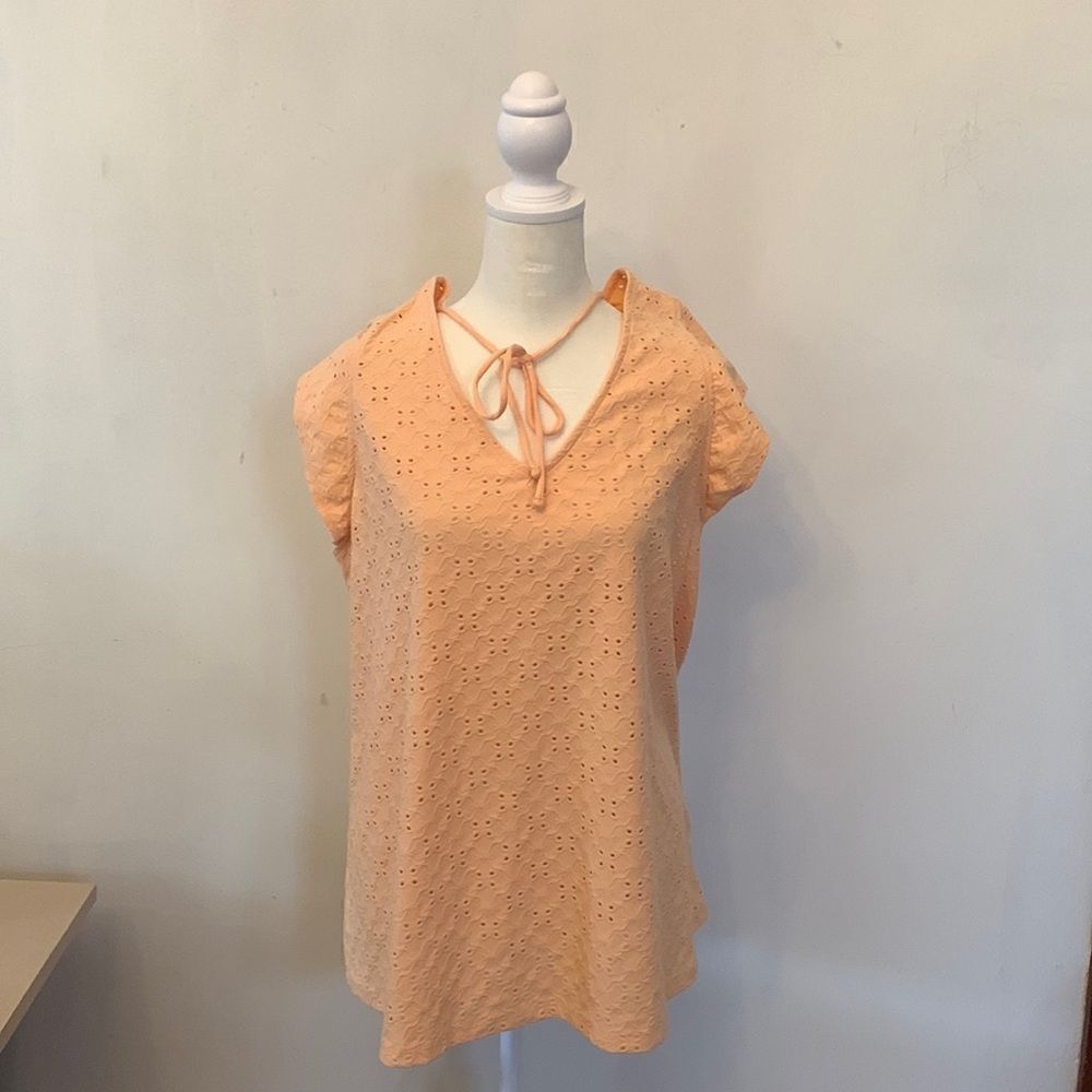 Ava & Viv melon colored eyelet blouse with flutter sleeves Size 1X